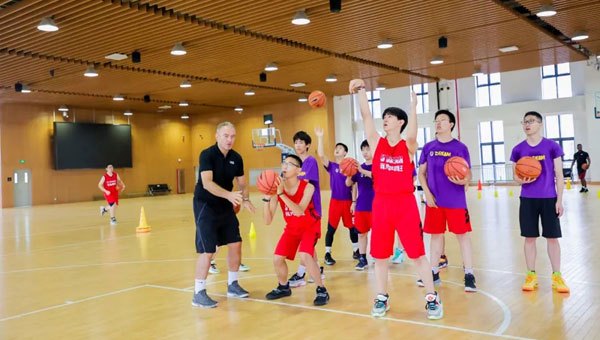 大学生球员如何应对季后赛压力_0